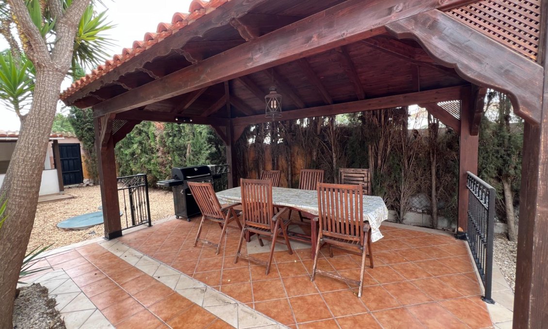 Resale - Villa -
Dolores - Cmno. Escorredor