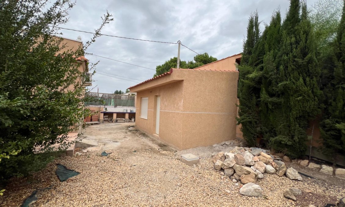 Resale - Villa -
Dolores - Cmno. Escorredor