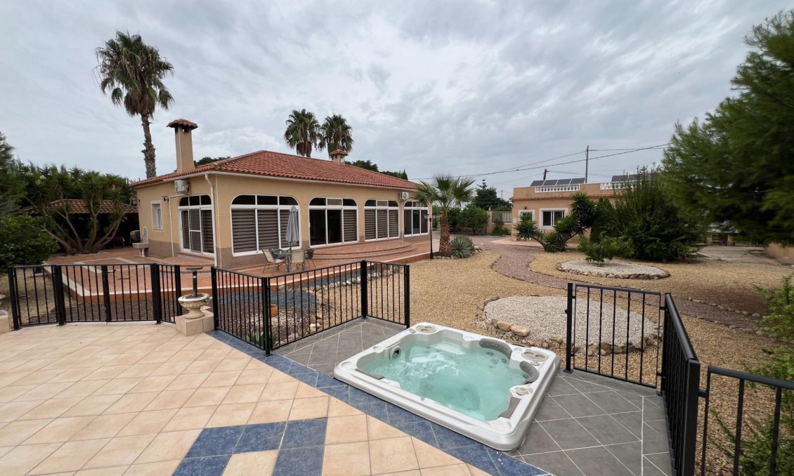 Resale - Villa -
Dolores - Cmno. Escorredor