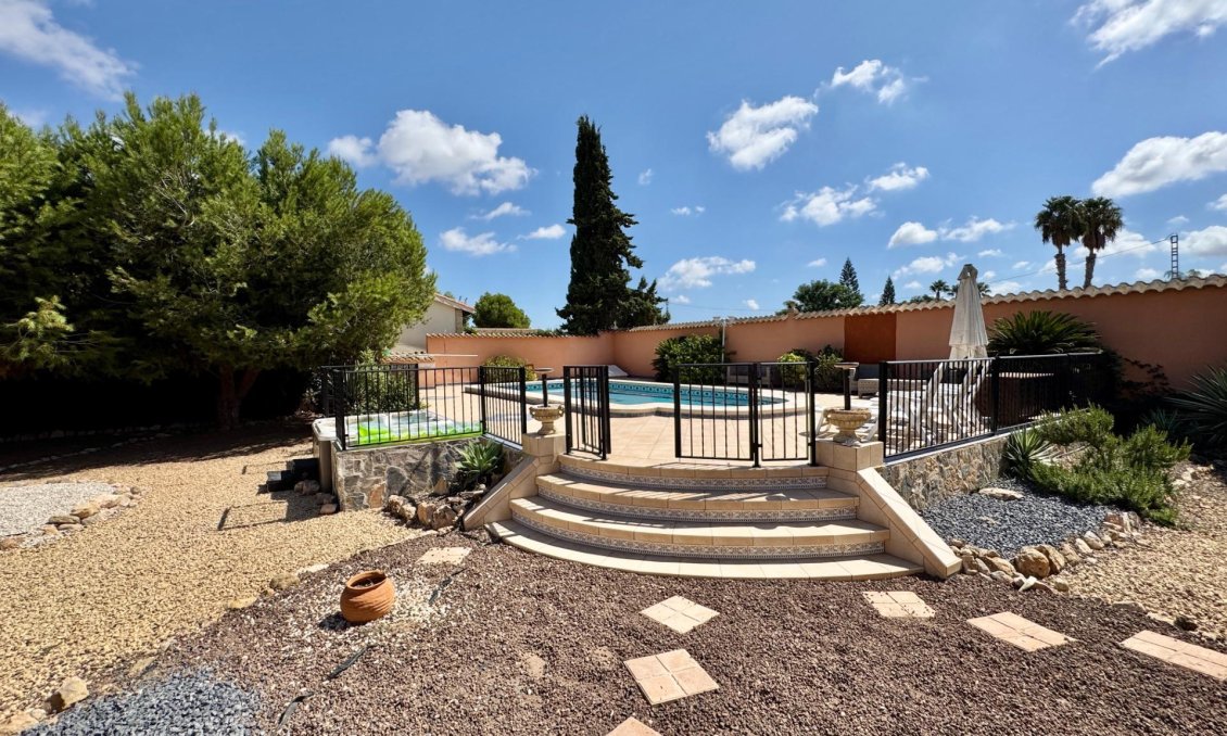 Resale - Villa -
Dolores - Cmno. Escorredor