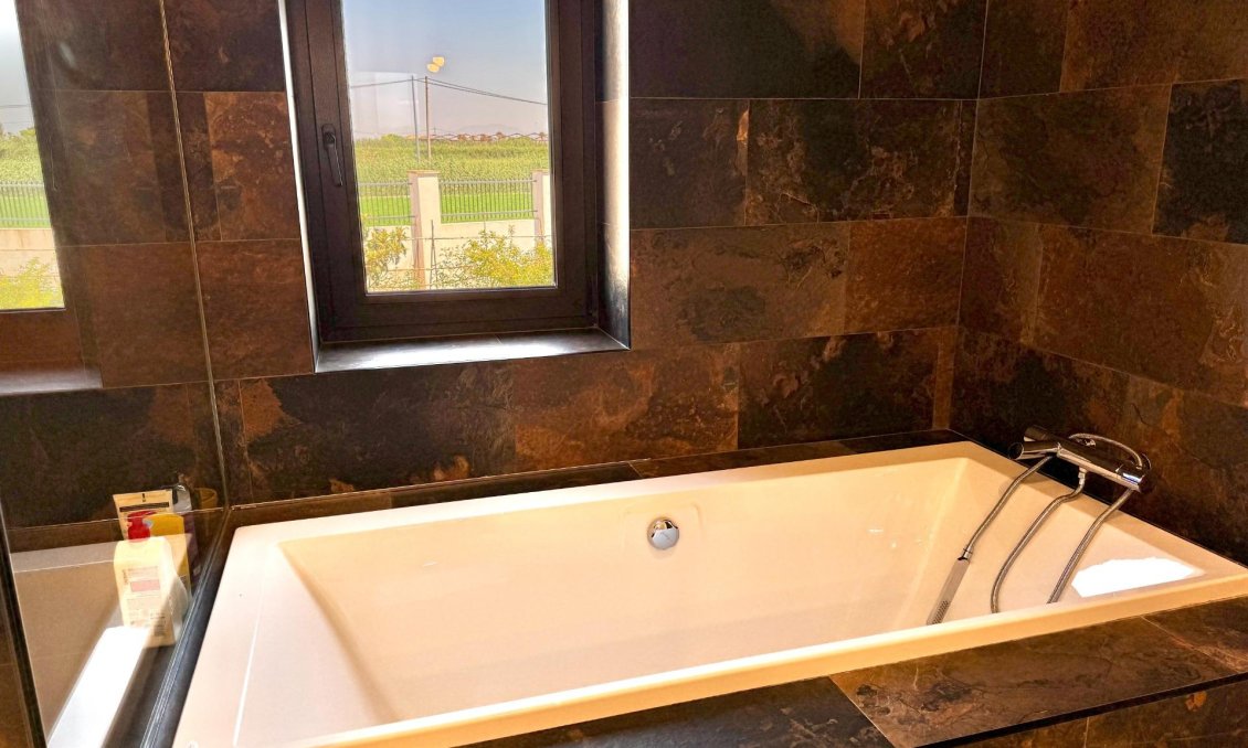 Wiederverkauf - Villa -
Dolores - Comunidad Valenciana