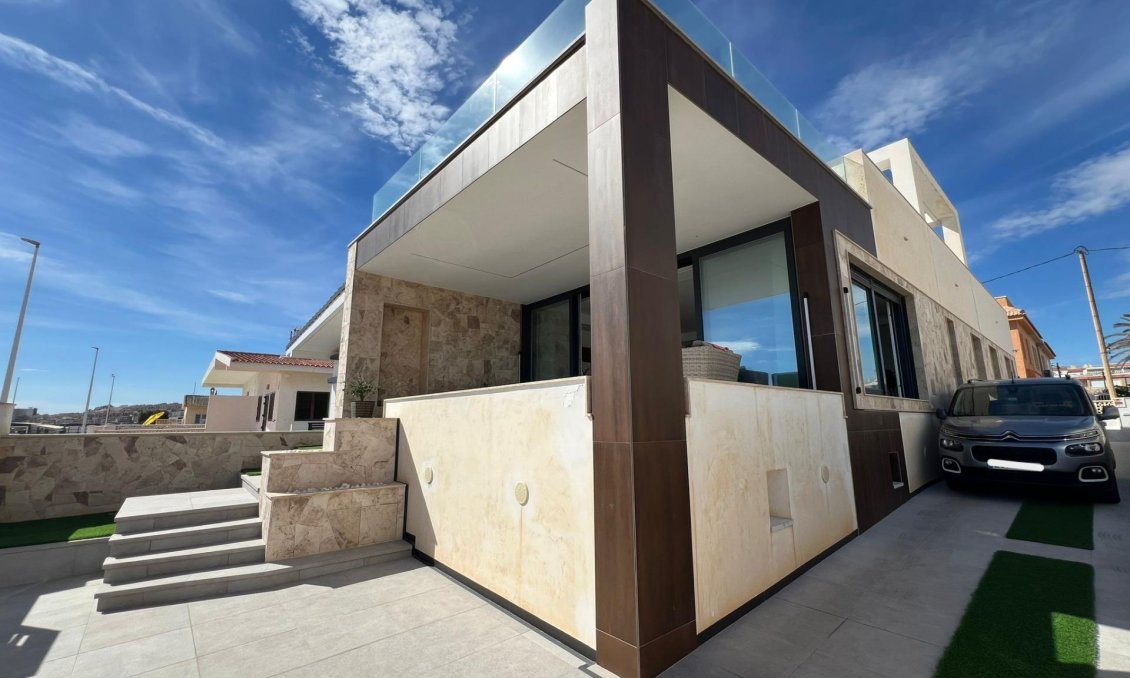 Resale - Villa -
Torrevieja - La Mata