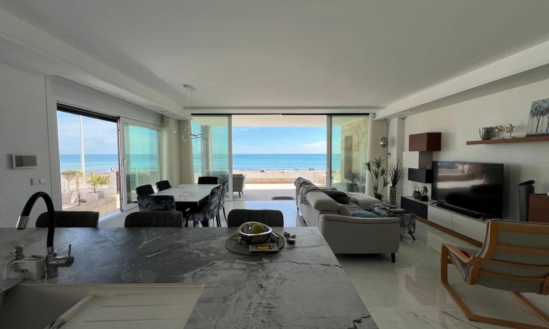 Resale - Villa -
Torrevieja - La Mata