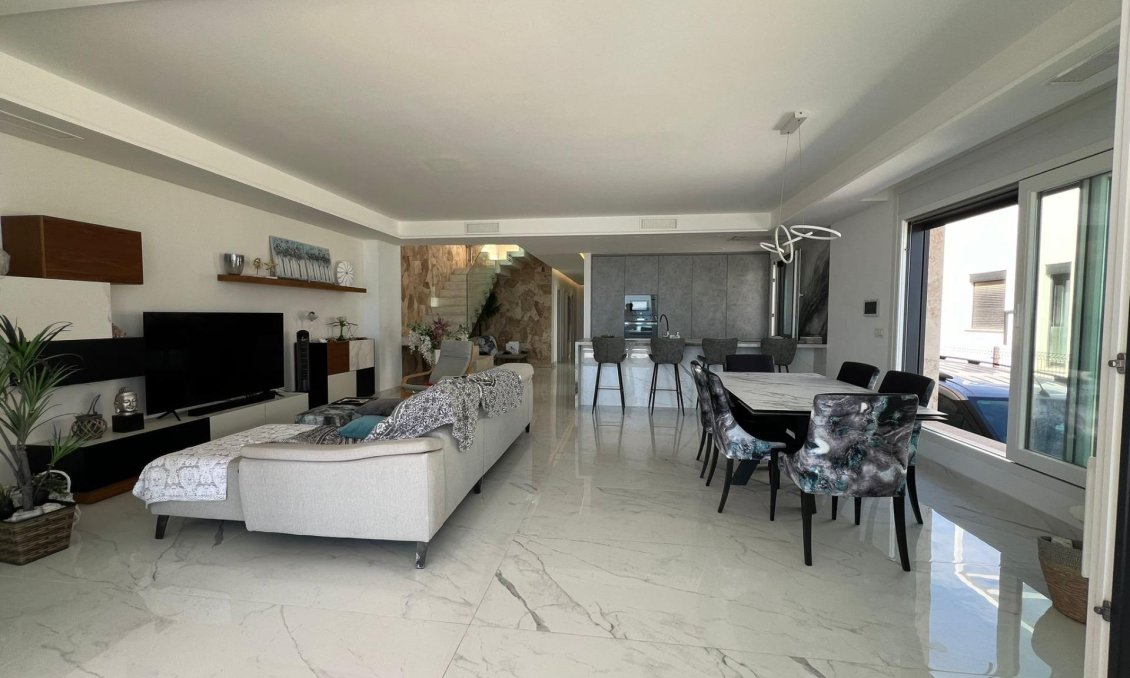 Resale - Villa -
Torrevieja - La Mata