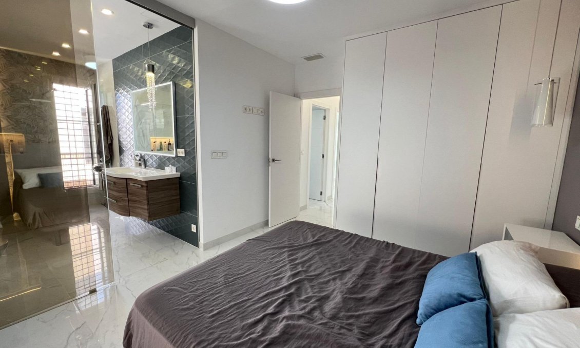 Resale - Villa -
Torrevieja - La Mata