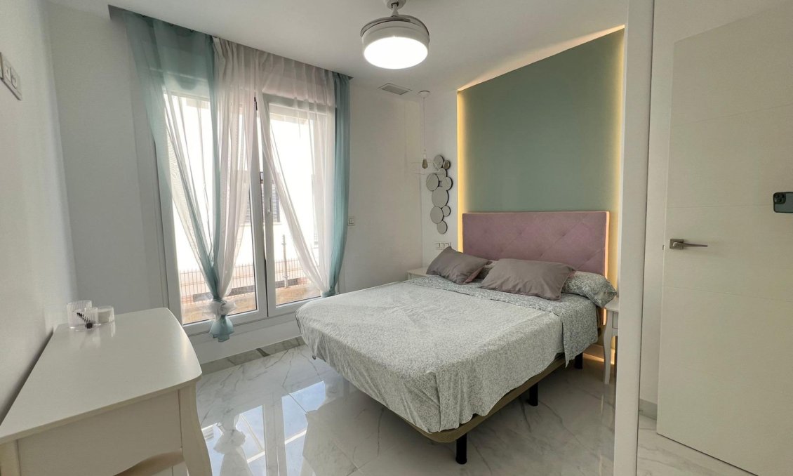 Resale - Villa -
Torrevieja - La Mata