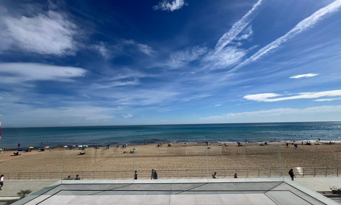 Resale - Villa -
Torrevieja - La Mata