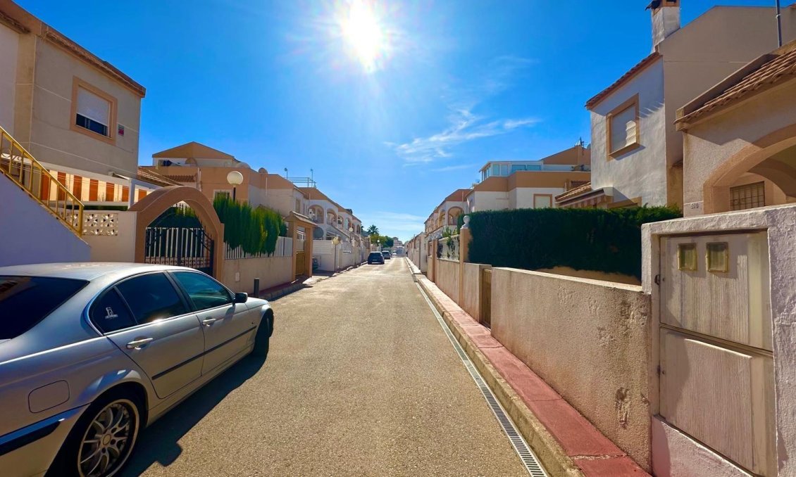Resale - Bungalow -
Torrevieja - Torretas
