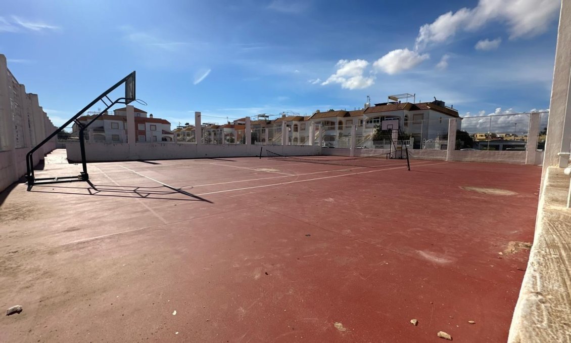 Resale - Bungalow -
Torrevieja - Torretas