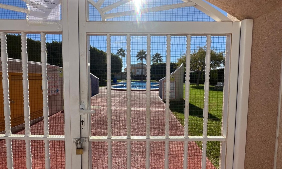 Resale - Bungalow -
Torrevieja - Torretas