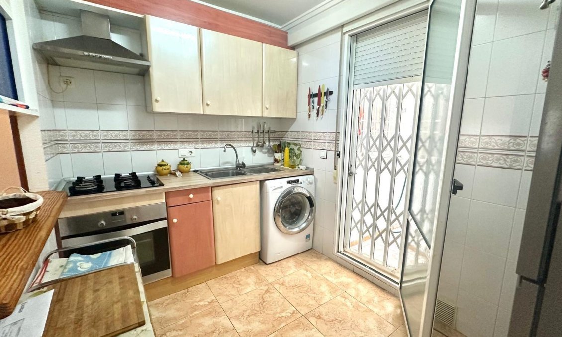 Resale - Bungalow -
Torrevieja - Torretas