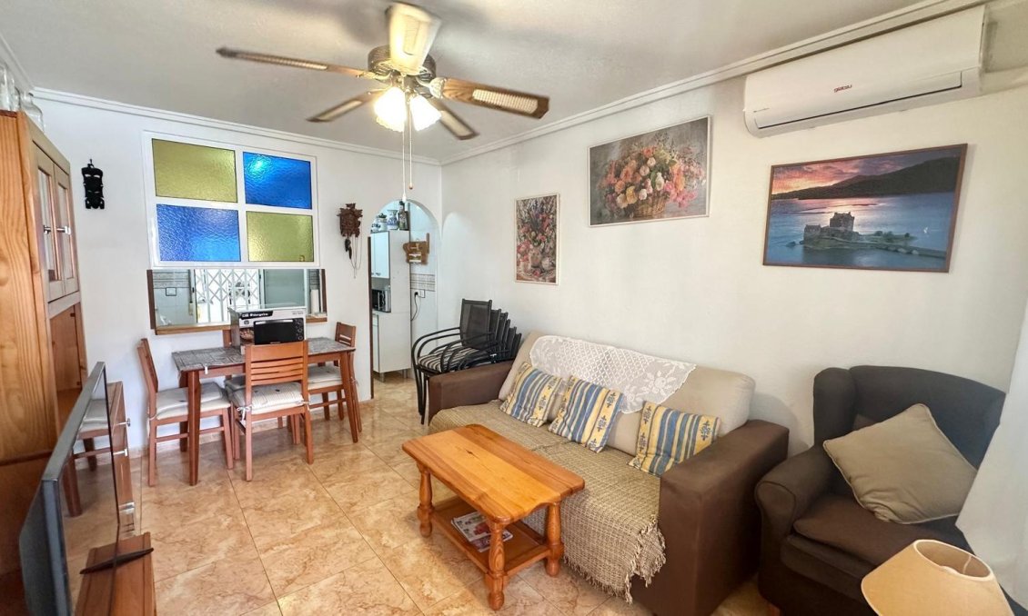 Resale - Bungalow -
Torrevieja - Torretas