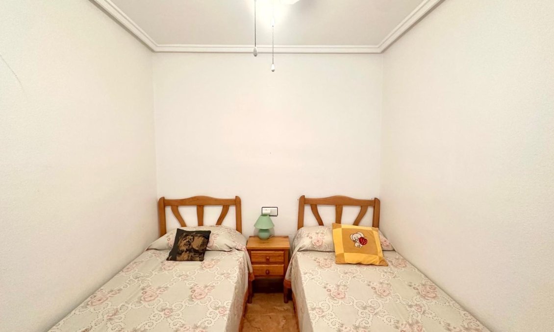 Resale - Bungalow -
Torrevieja - Torretas