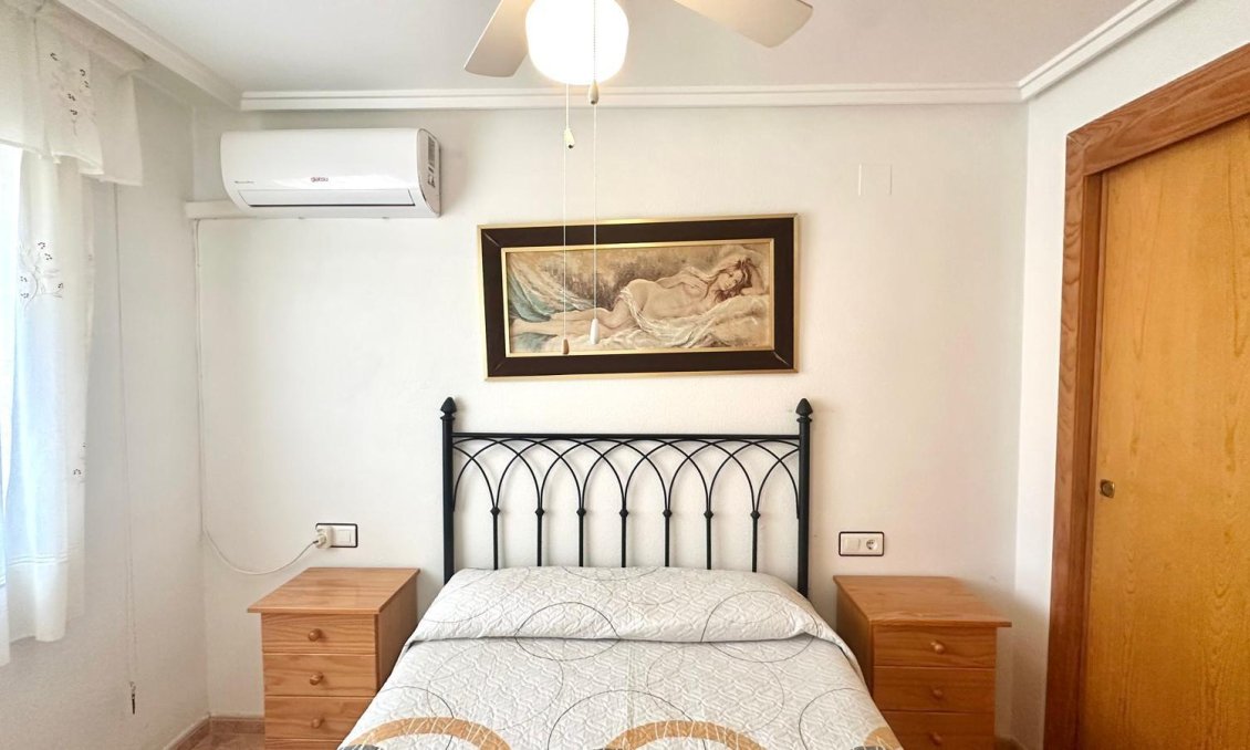 Resale - Bungalow -
Torrevieja - Torretas