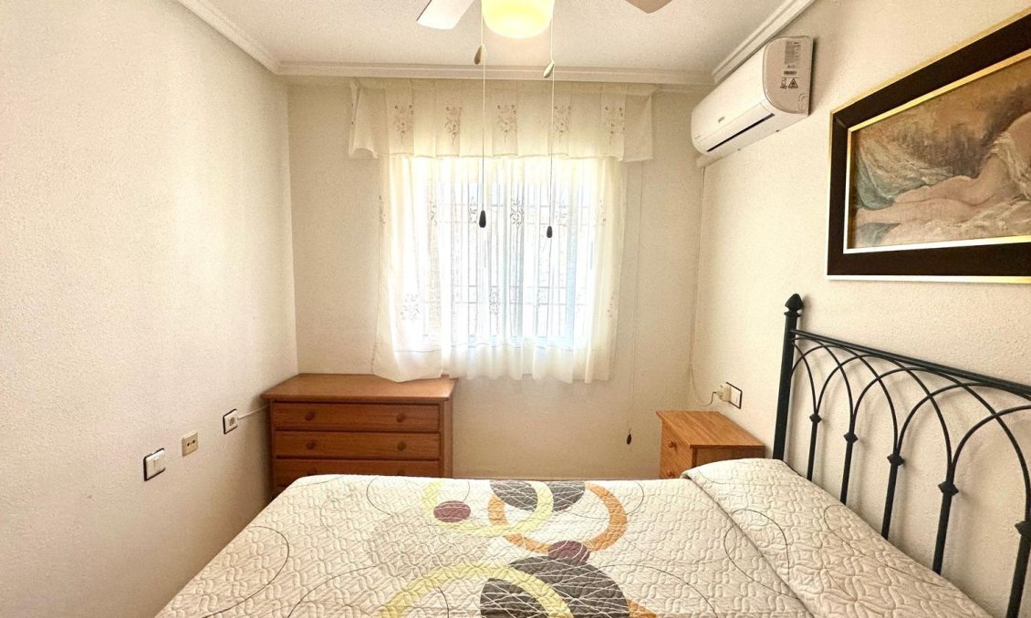 Resale - Bungalow -
Torrevieja - Torretas