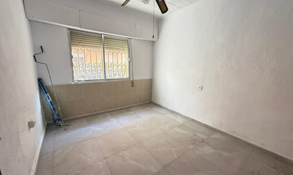 Resale - Apartment -
Torrevieja - Playa de los Locos