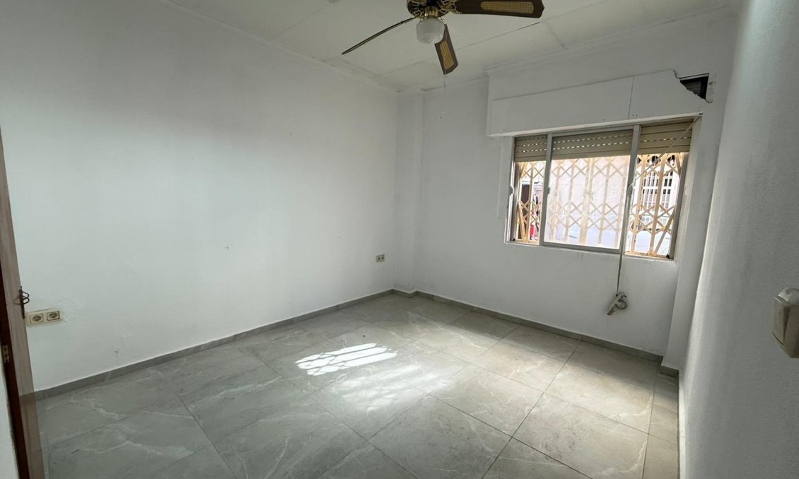 Resale - Apartment -
Torrevieja - Playa de los Locos