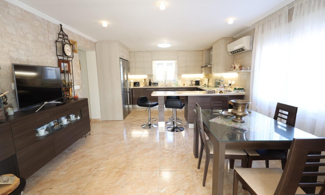 Resale - Villa -
Torrevieja - Costa Blanca