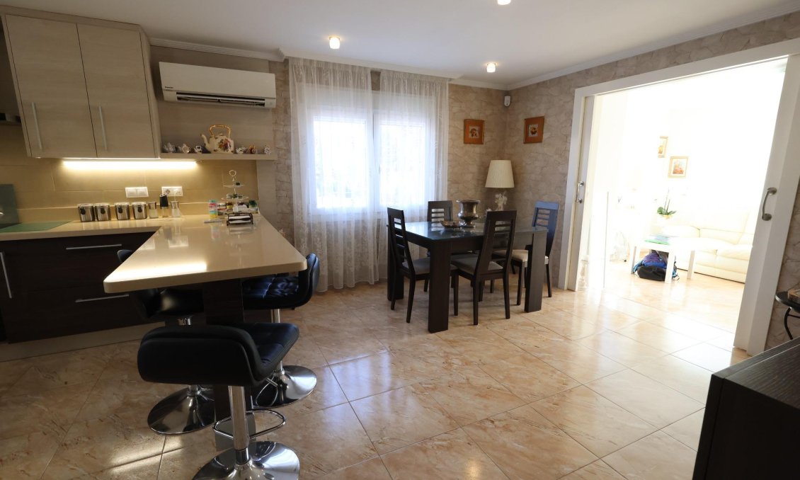 Resale - Villa -
Torrevieja - Costa Blanca