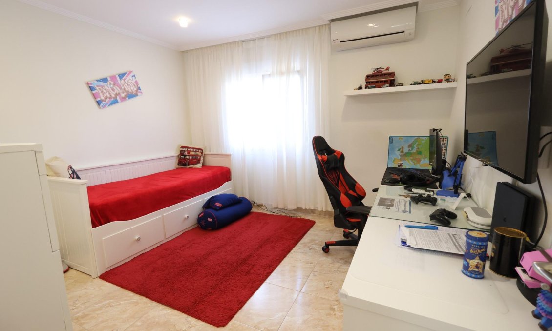 Resale - Villa -
Torrevieja - Costa Blanca