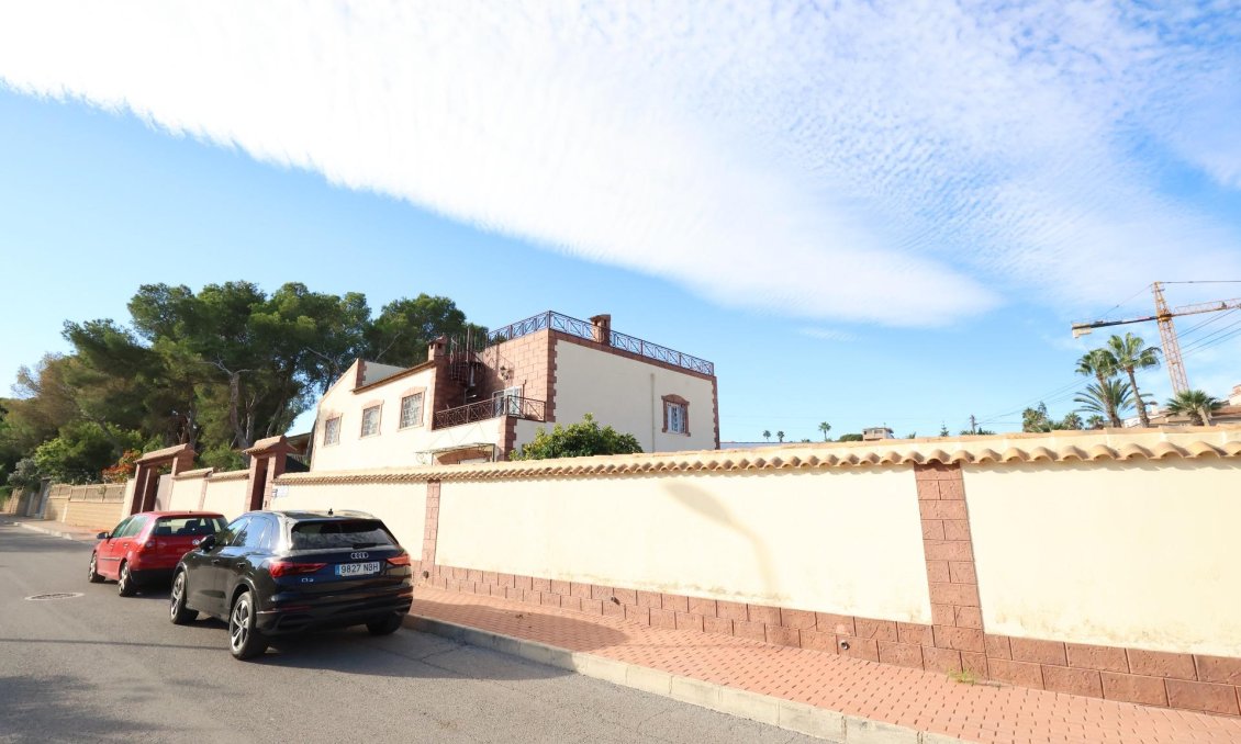 Resale - Villa -
Torrevieja - Costa Blanca