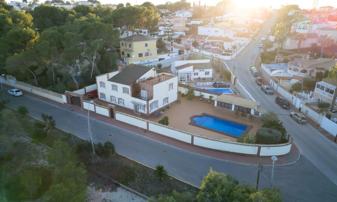 Resale - Villa -
Torrevieja - Los Balcones - Los Altos del Edén