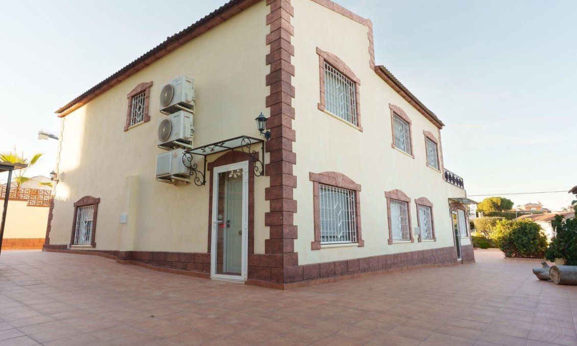 Resale - Villa -
Torrevieja - Los Balcones - Los Altos del Edén