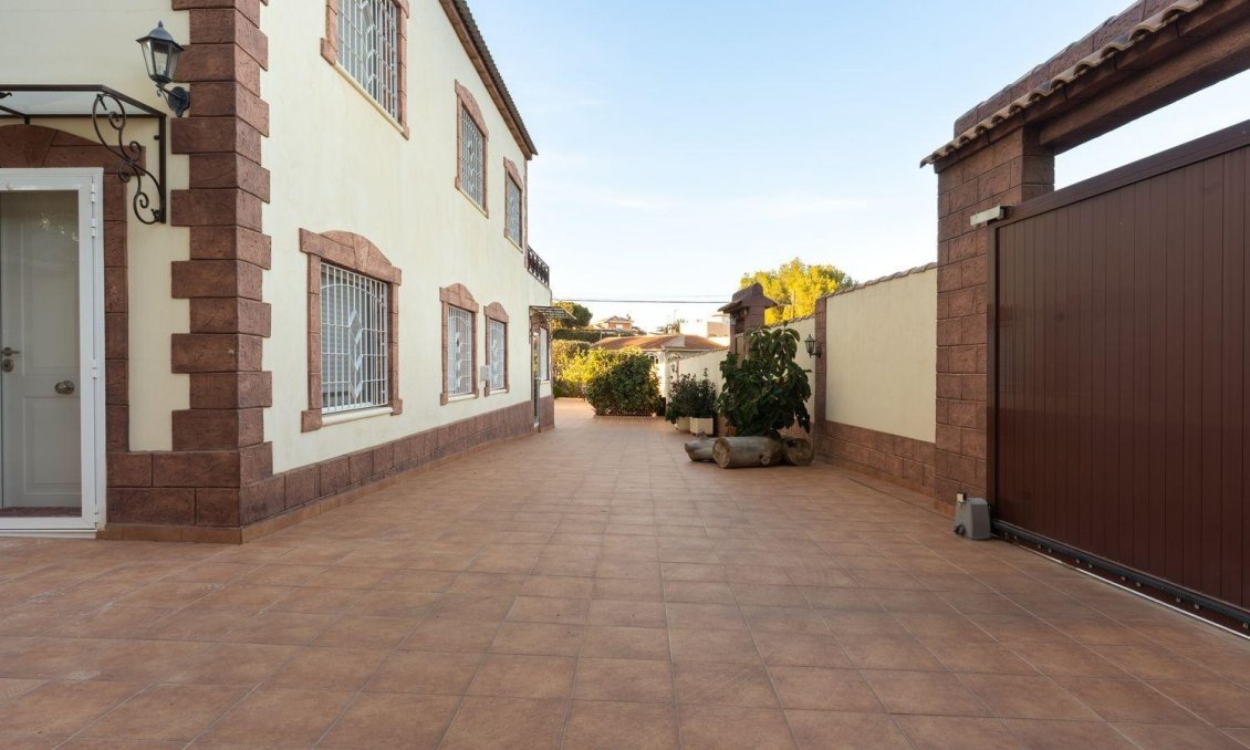 Resale - Villa -
Torrevieja - Los Balcones - Los Altos del Edén