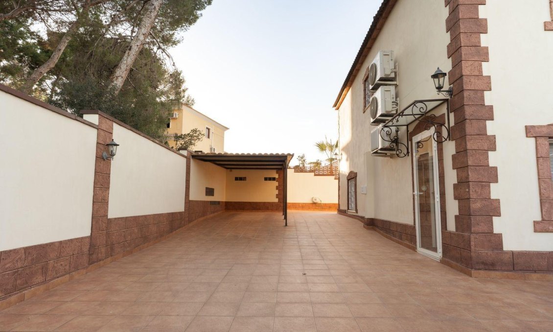 Resale - Villa -
Torrevieja - Los Balcones - Los Altos del Edén