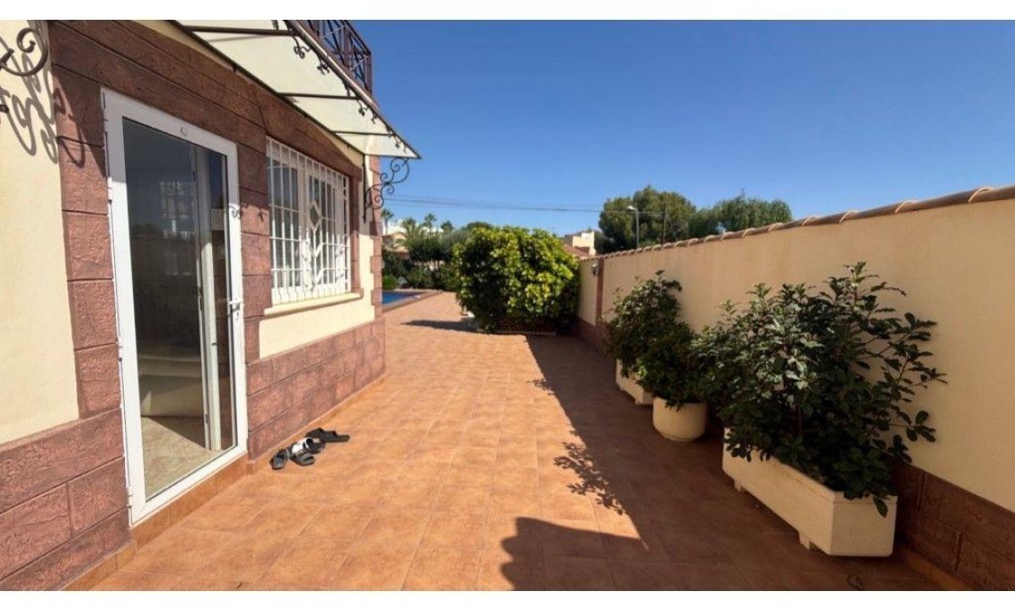 Resale - Villa -
Torrevieja - Los Balcones - Los Altos del Edén