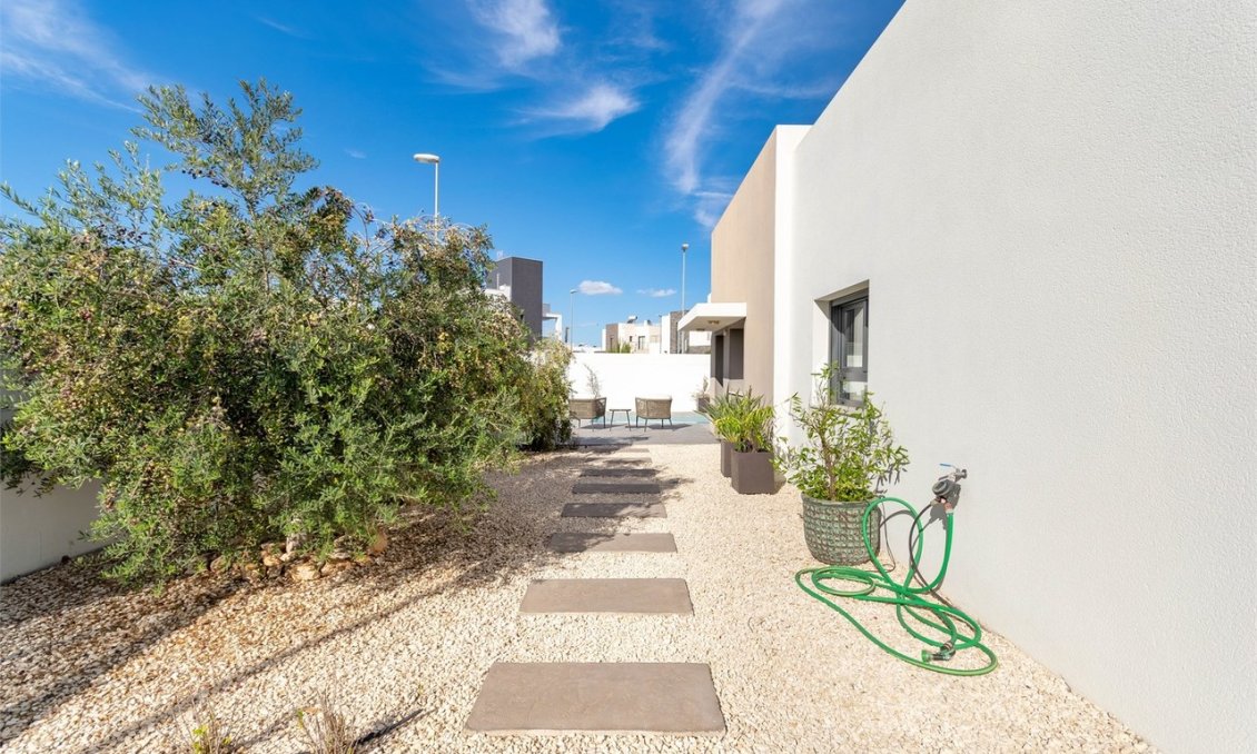 Resale - Villa -
Benijofar - Costa Blanca