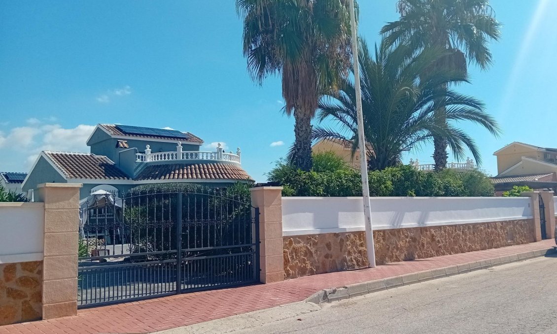 Resale - Villa -
Mazarron - Camposol