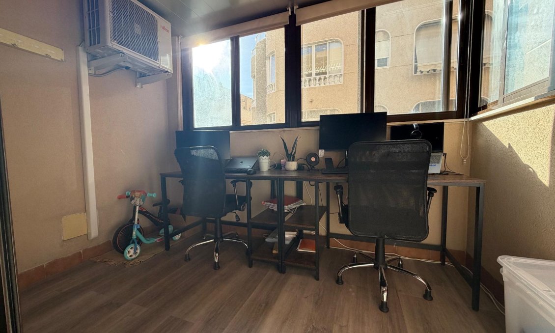 Resale - Apartment -
Torrevieja - Centro