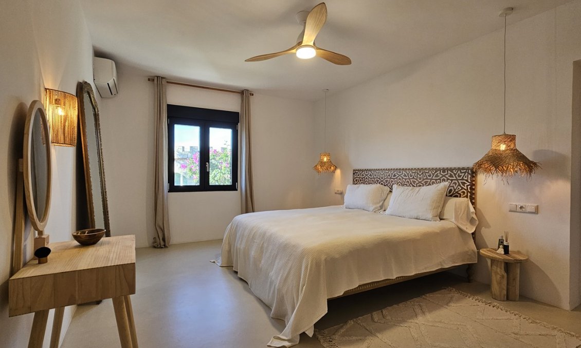 Resale - Villa -
Jávea - Costa Blanca