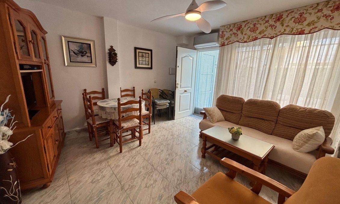 Wiederverkauf - Semi Detached -
Torrevieja - Carrefour