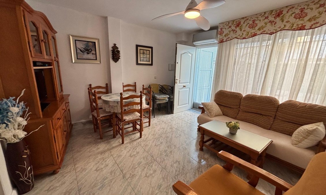 Wiederverkauf - Semi Detached -
Torrevieja - Carrefour