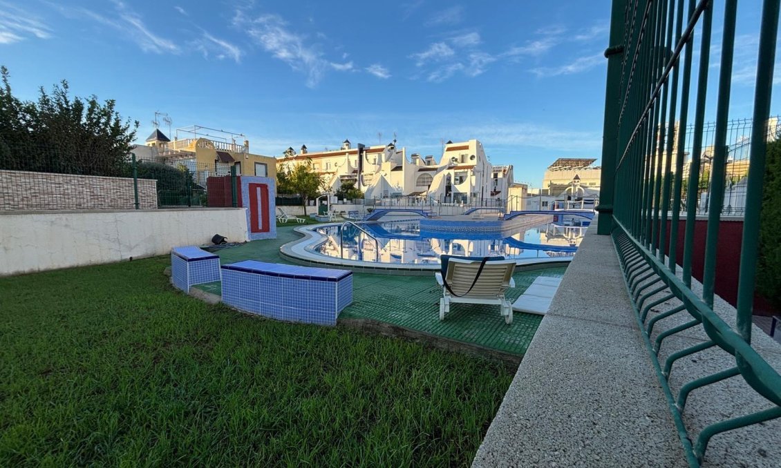 Wiederverkauf - Semi Detached -
Torrevieja - Carrefour