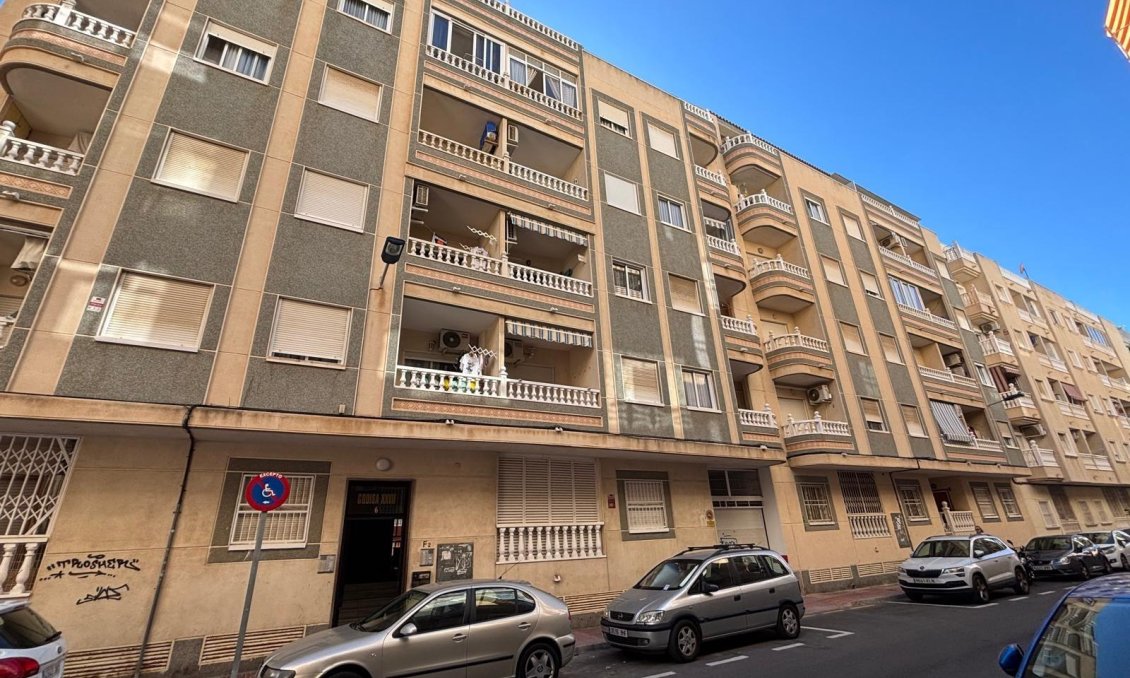 Resale - Apartment -
Torrevieja - Playa del Cura