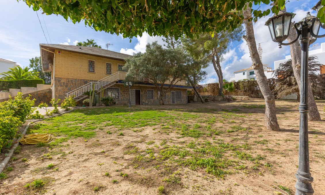 Revente - Villa -
Orihuela Costa - Costa Blanca