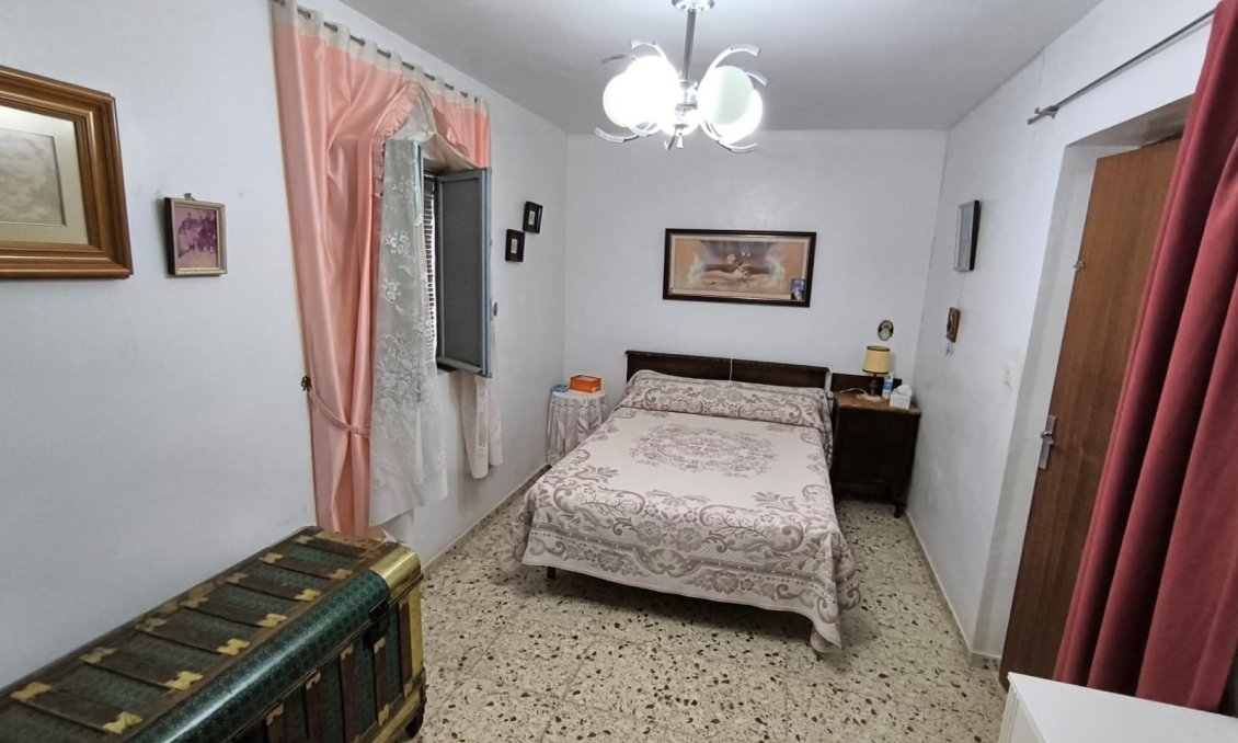 Revente - Villa -
Yecla - Inland