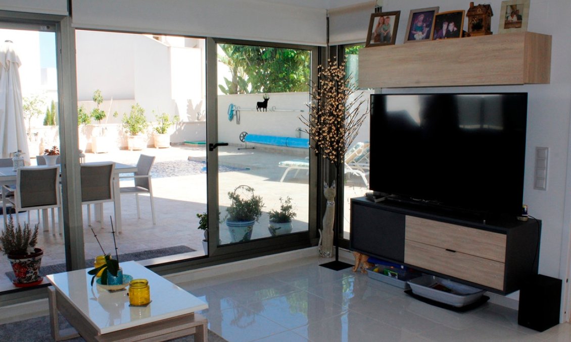 Használt Ingatlanok - Villa -
San Miguel de Salinas - Inland