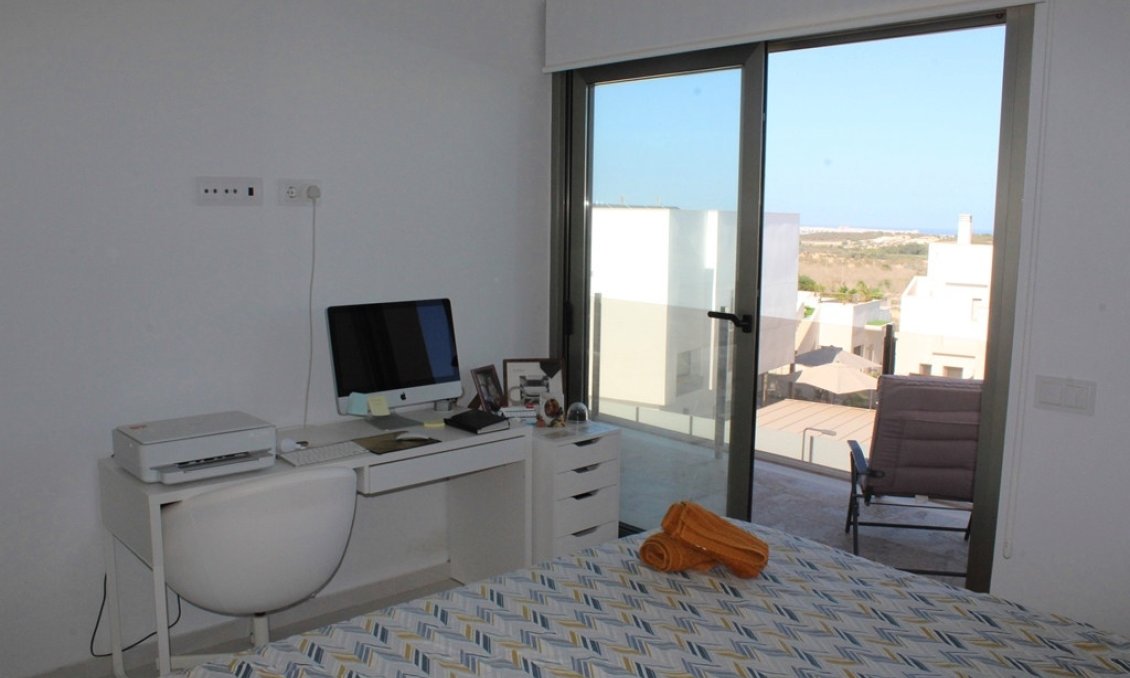 Használt Ingatlanok - Villa -
San Miguel de Salinas - Inland