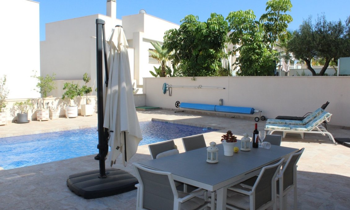 Használt Ingatlanok - Villa -
San Miguel de Salinas - Inland