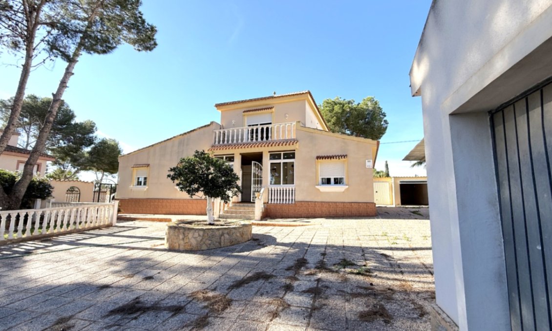 Resale - Villa -
Pilar de la Horadada - Costa Blanca