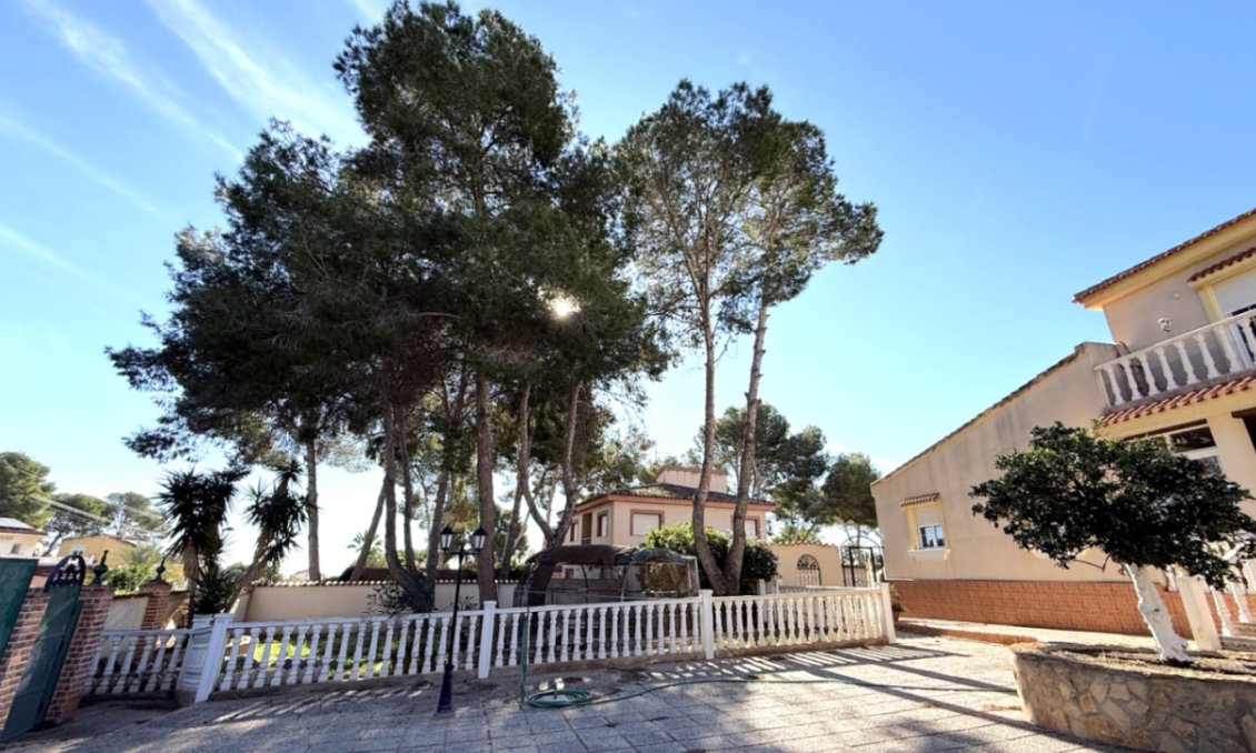 Resale - Villa -
Pilar de la Horadada - Costa Blanca