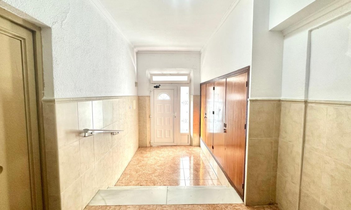 Resale - Apartment -
Torrevieja - Estacion De Autobuses