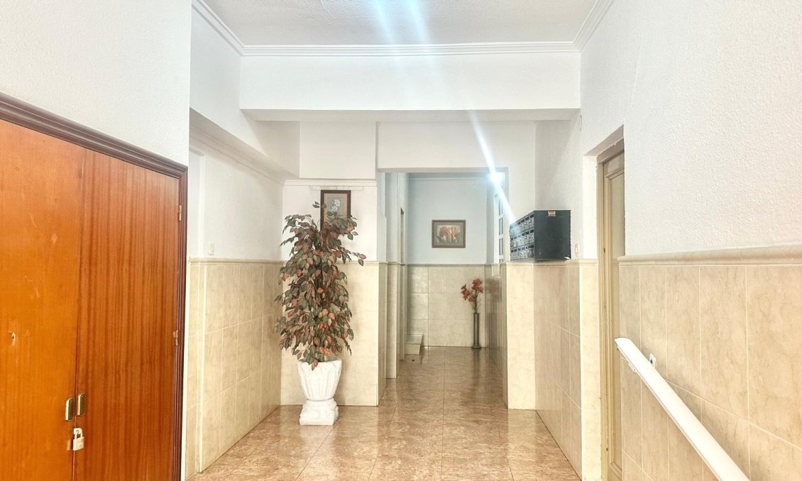 Resale - Apartment -
Torrevieja - Estacion De Autobuses