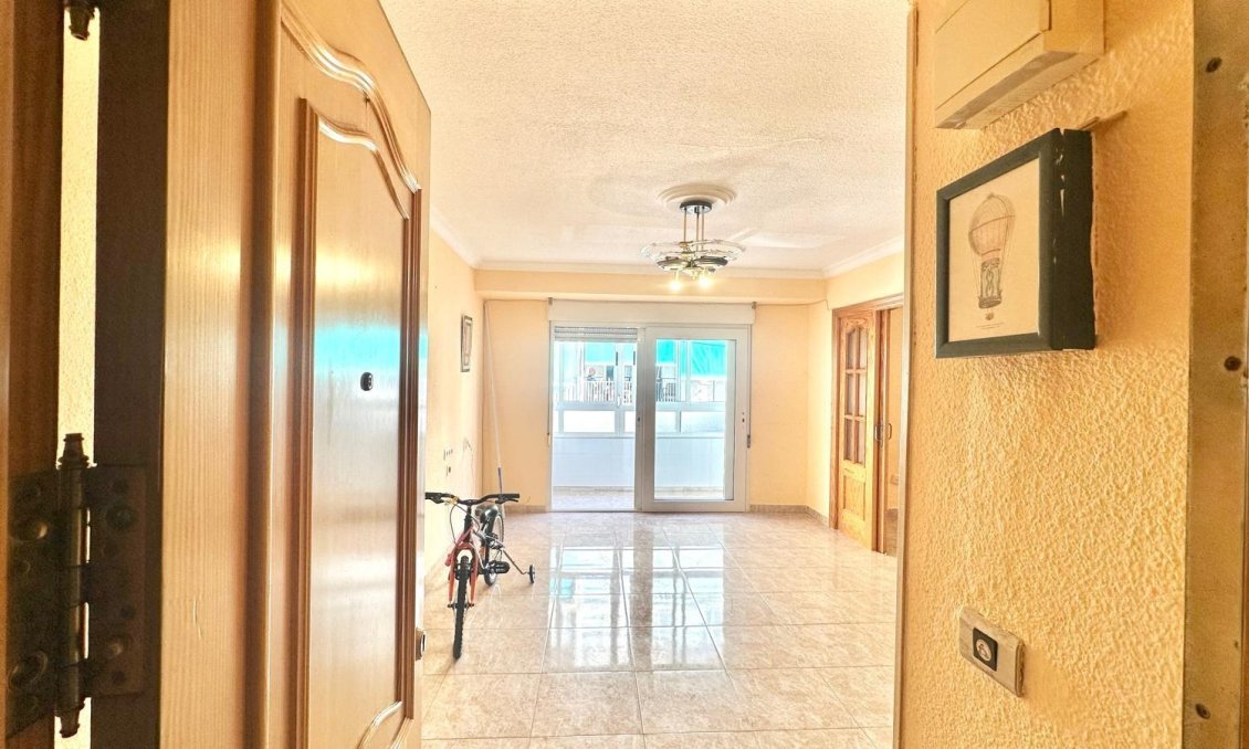 Resale - Apartment -
Torrevieja - Estacion De Autobuses