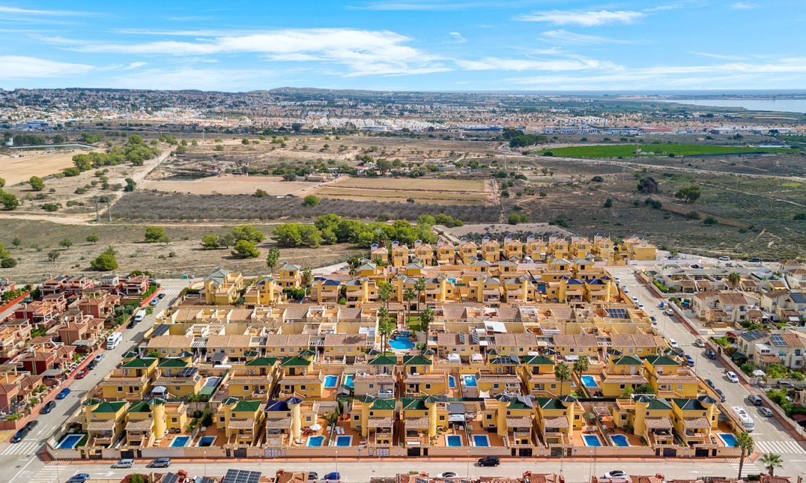 Használt Ingatlanok - Villa -
Algorfa - Inland