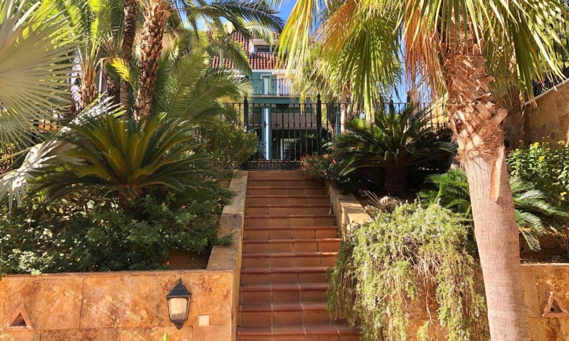 Resale - Villa -
El Palmar